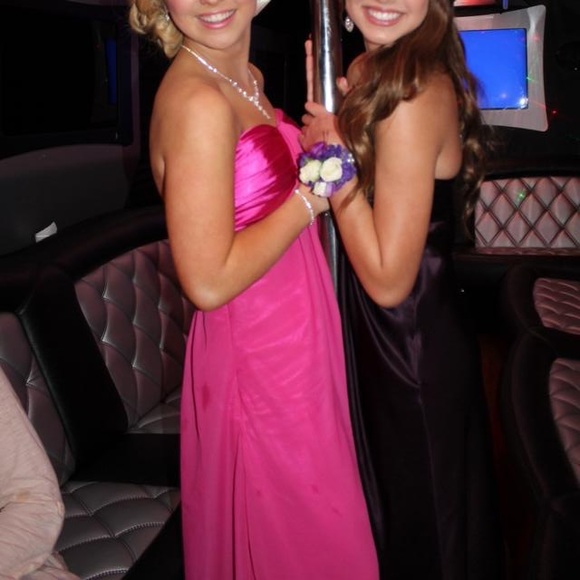 Fuchsia floor length gown - Picture 4 of 7